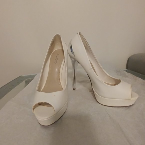 White heels - Picture 2 of 2